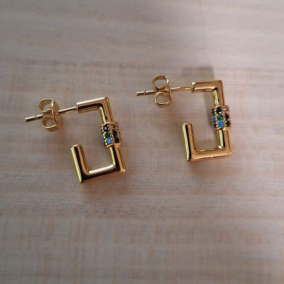 🎁Gold Multicolor Square CZ Carabiner Huggie Hoops Earring - Picture 3 of 7